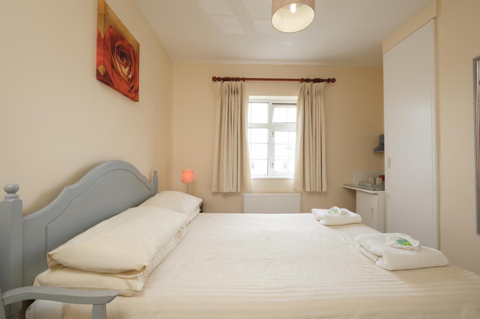 Four Seasons B&B Γκάλγουεϊ Δωμάτιο φωτογραφία