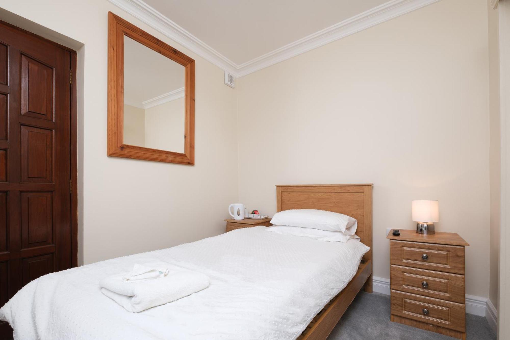 Four Seasons B&B Γκάλγουεϊ Εξωτερικό φωτογραφία